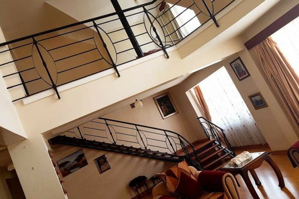 ON SALE – 5br duplex apartment